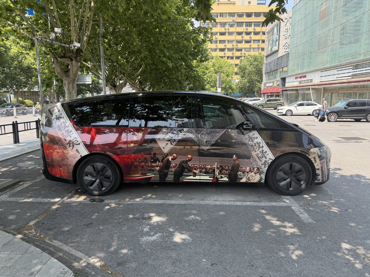 alphayxc's tweet photo. 今日街上看见这个车，车主是什么脑子，不觉得尴尬吗 https://t.co/YtDtLDzSQv