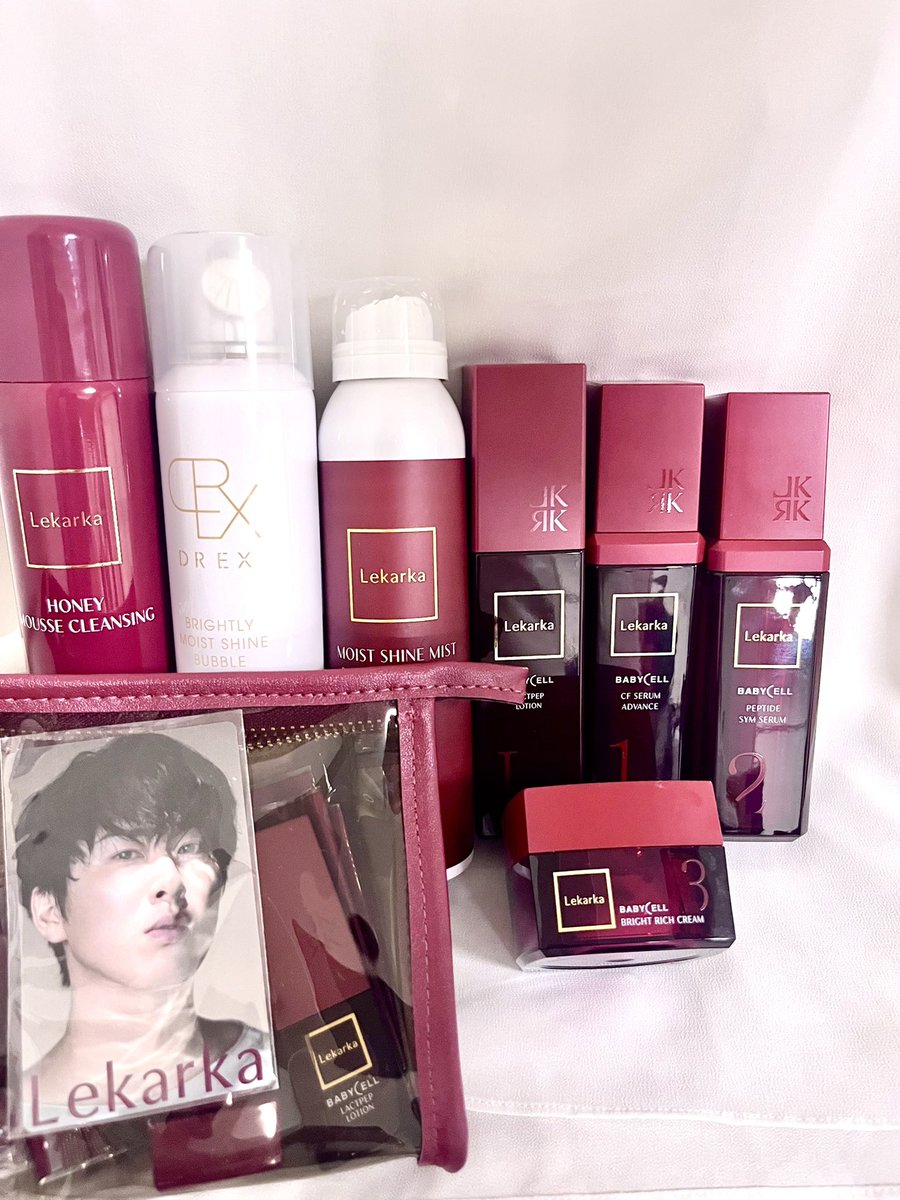 mr_wc9's tweet photo. 最近、息子の体調不良でバタバタしていて、自分のことは少し後回しになっていたけれど。

明日からレカルカが値上げになるとのことで、その前にスキンケアを一通り揃えました。

宮舘くんきっかけで使い始めたレカルカ、気づいたらどんどん増えていく。笑

お肌も気持ちも整えて、また少しずつ頑張りたい。
#レカルカ
