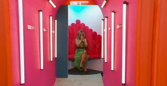 EdgarParedesH's tweet photo. La primera Eliminada de la 4ta temporada en la casa de los famosos es #MarianaOchoa: 

#LaCasaDeLosFamososMx https://t.co/ua2x3GRBbv