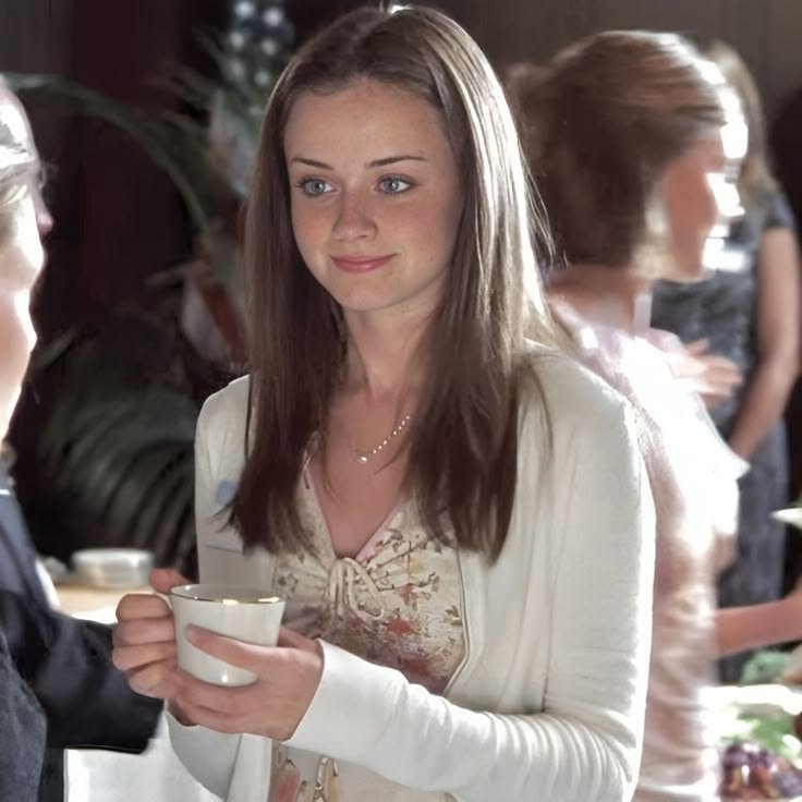 morphoblog's tweet photo. Los rumores son ciertos. A Rory no la conozco porque no he visto Gilmore Girls, aún, estoy orgullosa, forjé este fyp con mucho amor. ☪️ https://t.co/zuXTLfkuBT