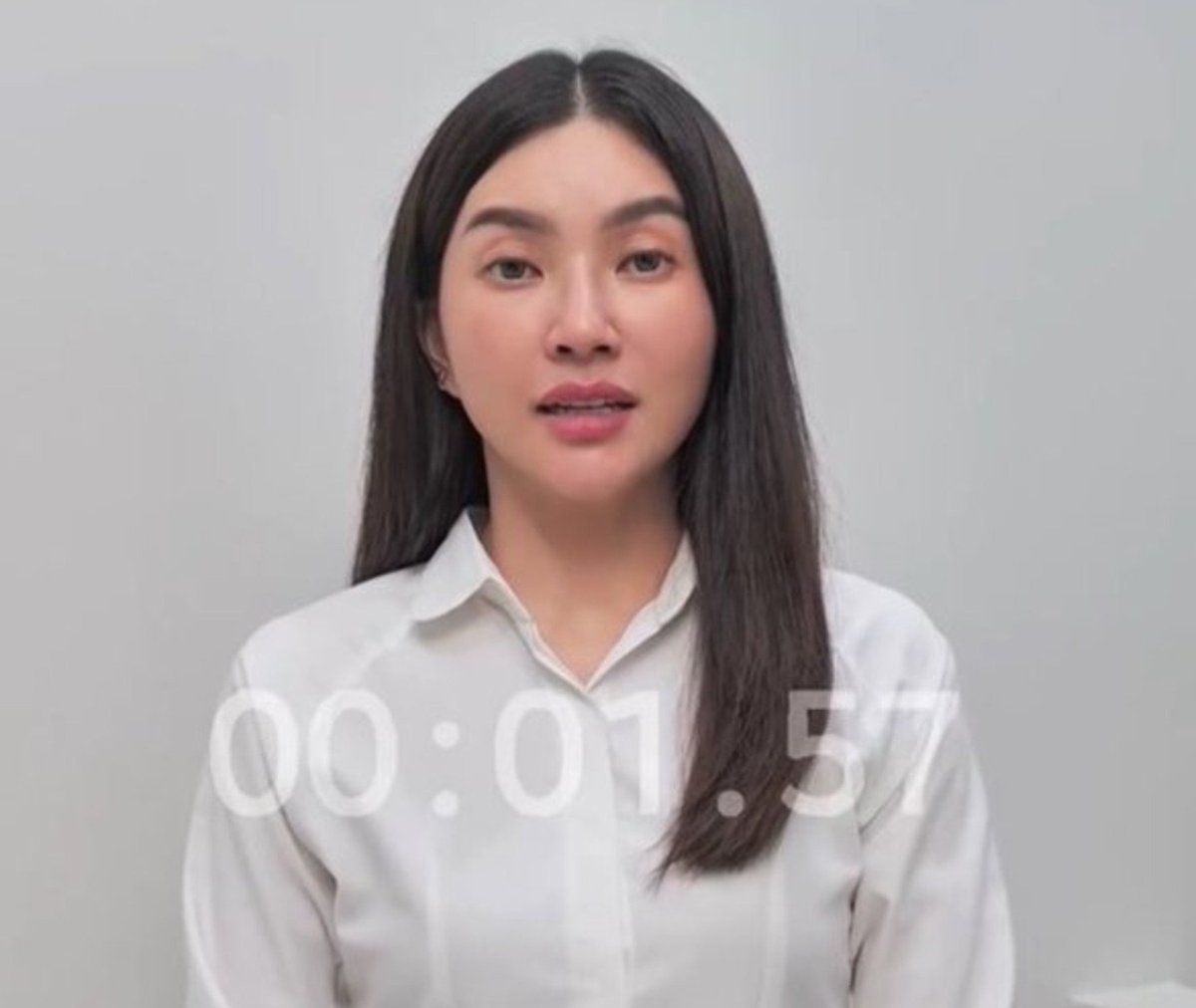 justikaru_'s tweet photo. 🚨URGENTLY NEED AN INTERN!!!

please send your audition video to our DMs, whoever gives the strongest "klarifikasi" energy will be hired immediately

requirements:

- white shirt
- front-facing camera
- timer (optional but encouraged)
- able to sigh dramatically before saying, "saya [nama] ingin menyampaikan klarifikasi dan permintaan maaf..."
- capable of producing a sincere-looking apology with absolutely zero sincerity
- bonus points if you can say "saya tidak bermaksud..." at least three times in under a minute