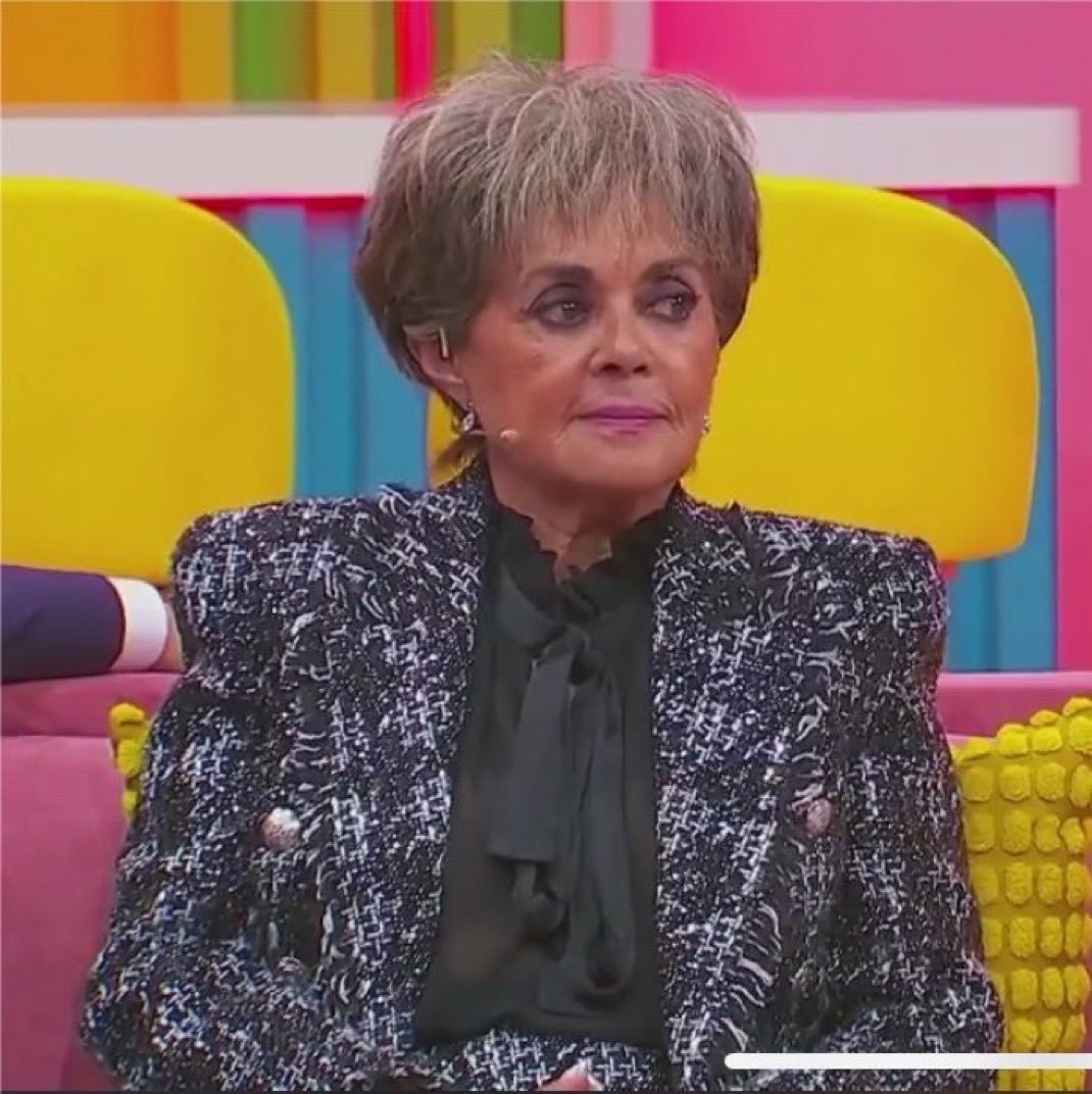 dantriweros's tweet photo. La mamá de Aldo me recuerda al piolin malvado. 

#LaCasaDeLosFamososMx https://t.co/KA3qyIhlpY