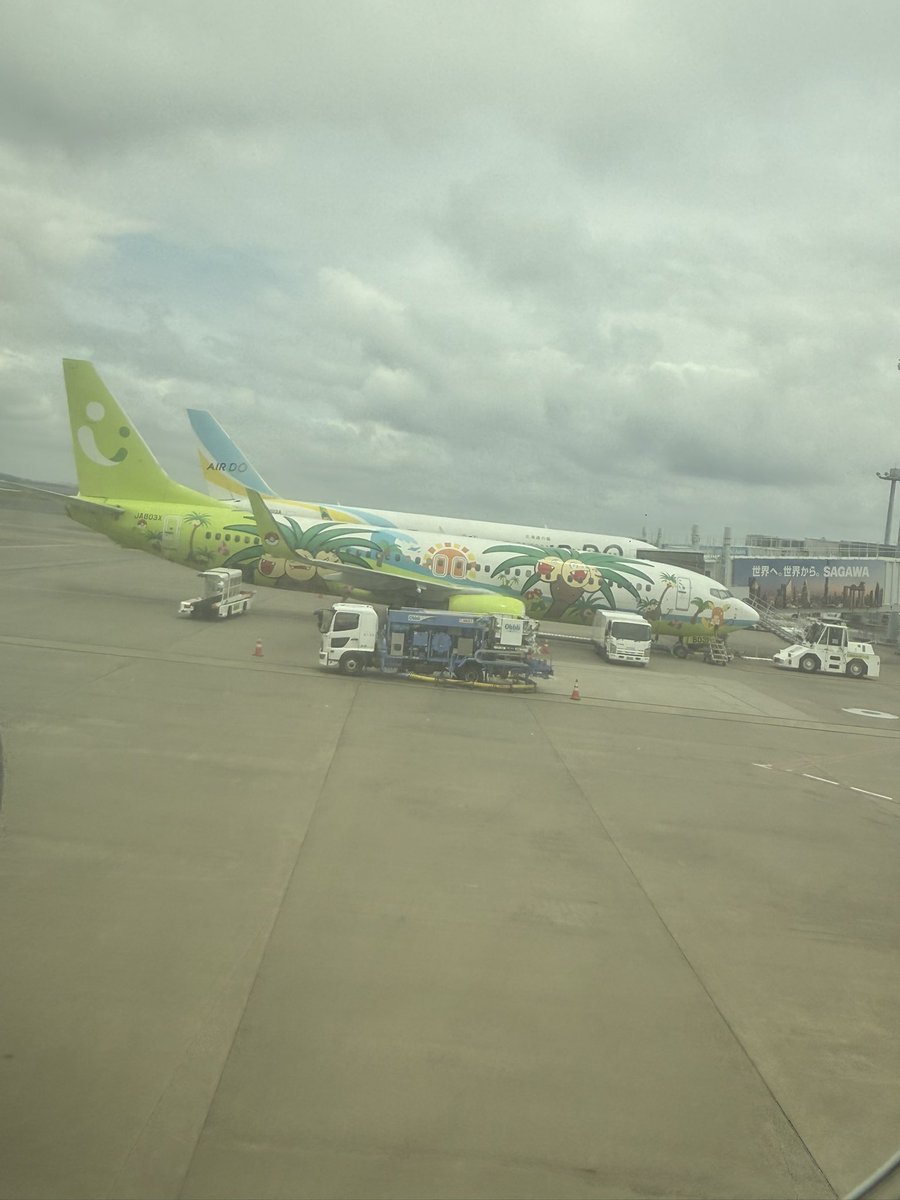 Poco_Miitan0430's tweet photo. ピカチュウジェット狙って予約とったのに、ノーマルANAだった😭笑

羽田着いてポケモン2機発見✈️
乗りたかったなぁー。
今月ほぼ毎週飛行機乗ってるからタイミング良く出会いたい🥺︎ https://t.co/T7W6Gt18XM