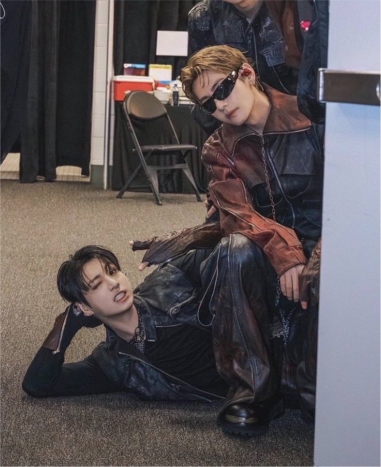 jufloweers's tweet photo. se o taehyung pedir pro jungkook latir, ele late https://t.co/1QhU5aJfSV
