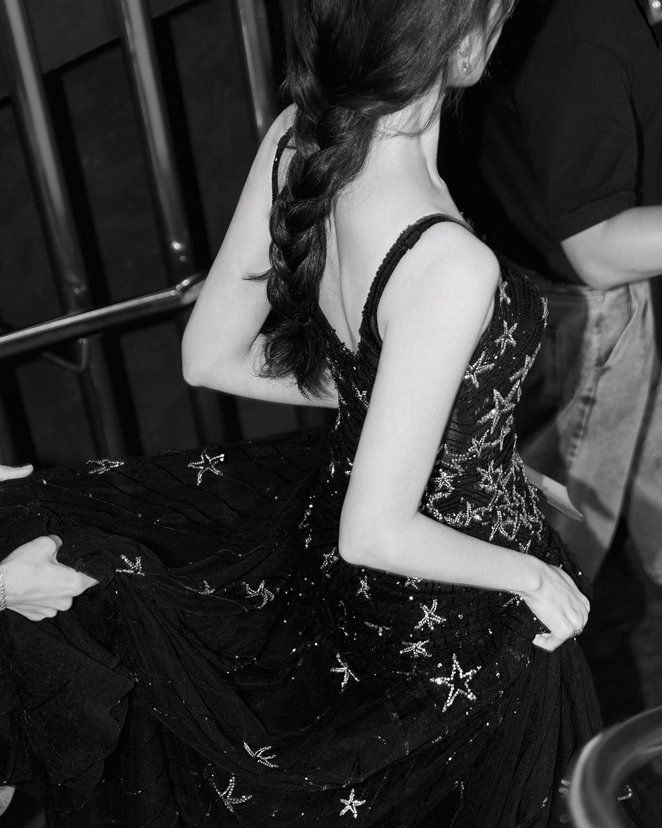 ordinarynojaem's tweet photo. limyoona__official’s IG Update #3 

“The 5th Blue Dragon Series Awards⋯⋅๑•✦💙” https://t.co/O7Dhs5nnN0