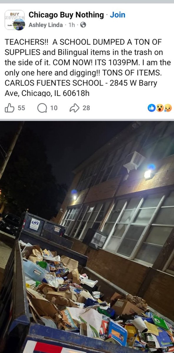 Bearstradamus_1's tweet photo. Another CPS school dumping books and supplies, not everything is garbage. A TON OF SUPPLIES and Bilingual items in the trash on the side of it. Where?  CARLOS FUENTES SCHOOL - 2845 W Barry Ave, Chicago, IL 60618. (See more pics in comments) https://t.co/3szuXnb5ZM