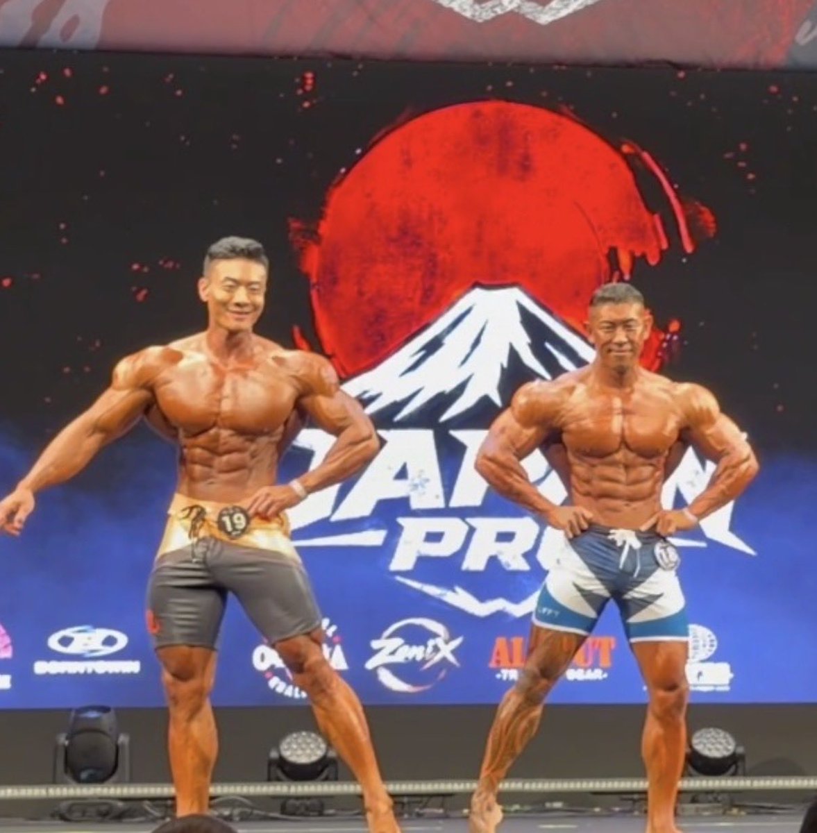 workouteating's tweet photo. 大胸筋もしっかりと見たら寺島さんの方が良い

寺島さんは大胸筋上部までしっかり発達してるから球体に近い
弟子アンは中部・下部は強いからパッと見はデカいけど、上部が弱いから歪

完全優勝です

#寺島遼 https://t.co/DvIwi5auDS
