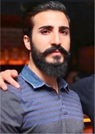 nurdoganjourno_'s tweet photo. Tutuklanıp hapse atılan, 14 gün sonra cezaevinden cenazesi çıkan Özcan Aksunun ablası:

"Kardeşimi feci halde dövmüşler kaşını, yüzünü, gözünü patlatmışlardı.
Ona, bunu kimin yaptığını diye sordum, arkadaki gardiyanları işaret etti."

Bu olay aydınlatılmalı. Özcan Aksuya ne oldu? https://t.co/6dDq4k41yd