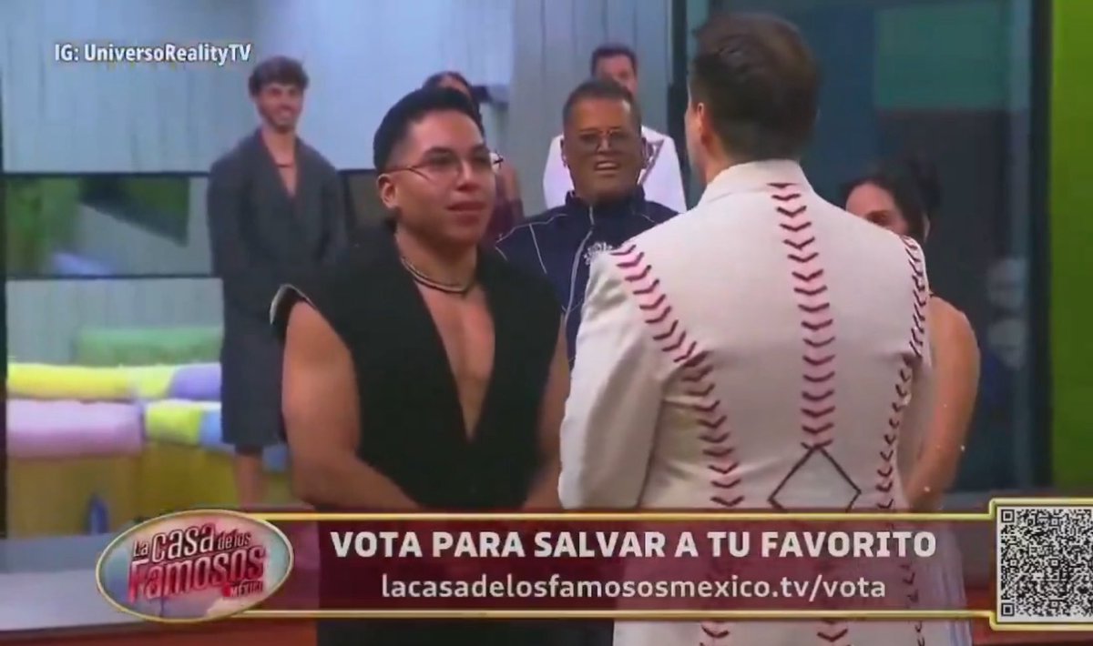 LVCnoticias6's tweet photo. Regresa Memo, no conecta adentro según Esependejo mafioso jajaja (ríanse amargados) pero conecta con el público!! 
#LaCasaDeLosFamososMéxico https://t.co/Ji2qnAloa5