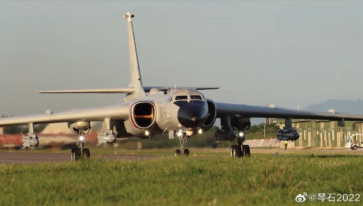 nuwangzi's tweet photo. #PLAAF

H-6 Strategic bomber armed with YJ-12 supersonic anti-ship cruise missiles

via QinShi2022 https://t.co/itpFdhCl4r