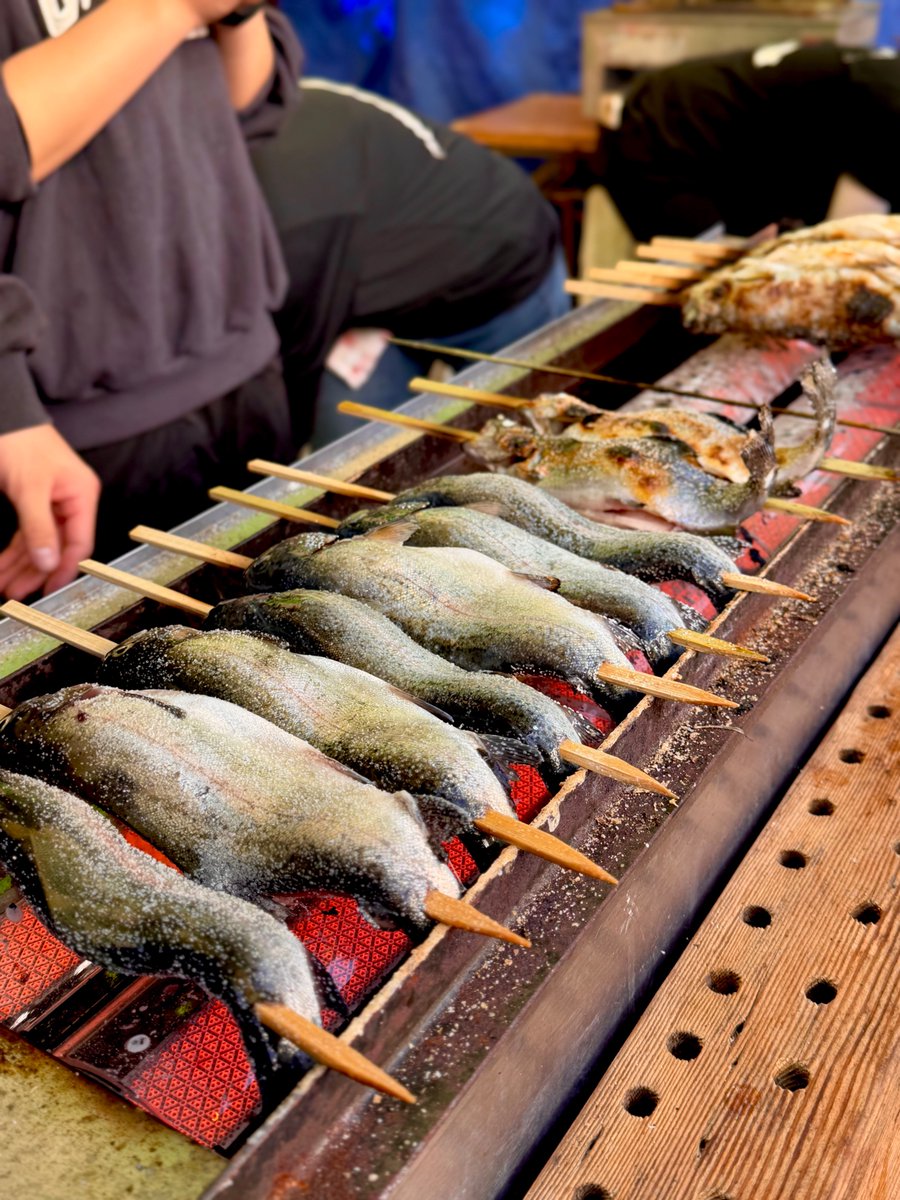 fujitakasago's tweet photo. 高砂 夏の蔵開き 出店者様紹介！

【くぬぎ養鱒場】様✨

当日は、香ばしく焼き上げた「鱒の塩焼き」をはじめ、鱒を使った加工品や缶詰を販売予定です🐟

鱒のおいしさを存分に味わえる品々は、日本酒との相性も抜群！

#富士高砂酒造 #夏の蔵開き2026 #蔵開きイベント #くぬぎ養鱒場 #鱒の塩焼き https://t.co/CjWtthqGVE