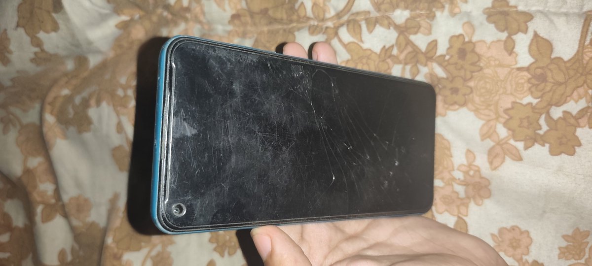 hlmey8masry's tweet photo. I went to a phone repair shop today, and the owner told me I don't need a new phone after all. He said replacing the broken screen would be enough, costing about $700 instead of $2,000 for a new phone.

It's still far beyond what I can afford, but it's a much smaller step. https://t.co/Q9tR3TGxL4