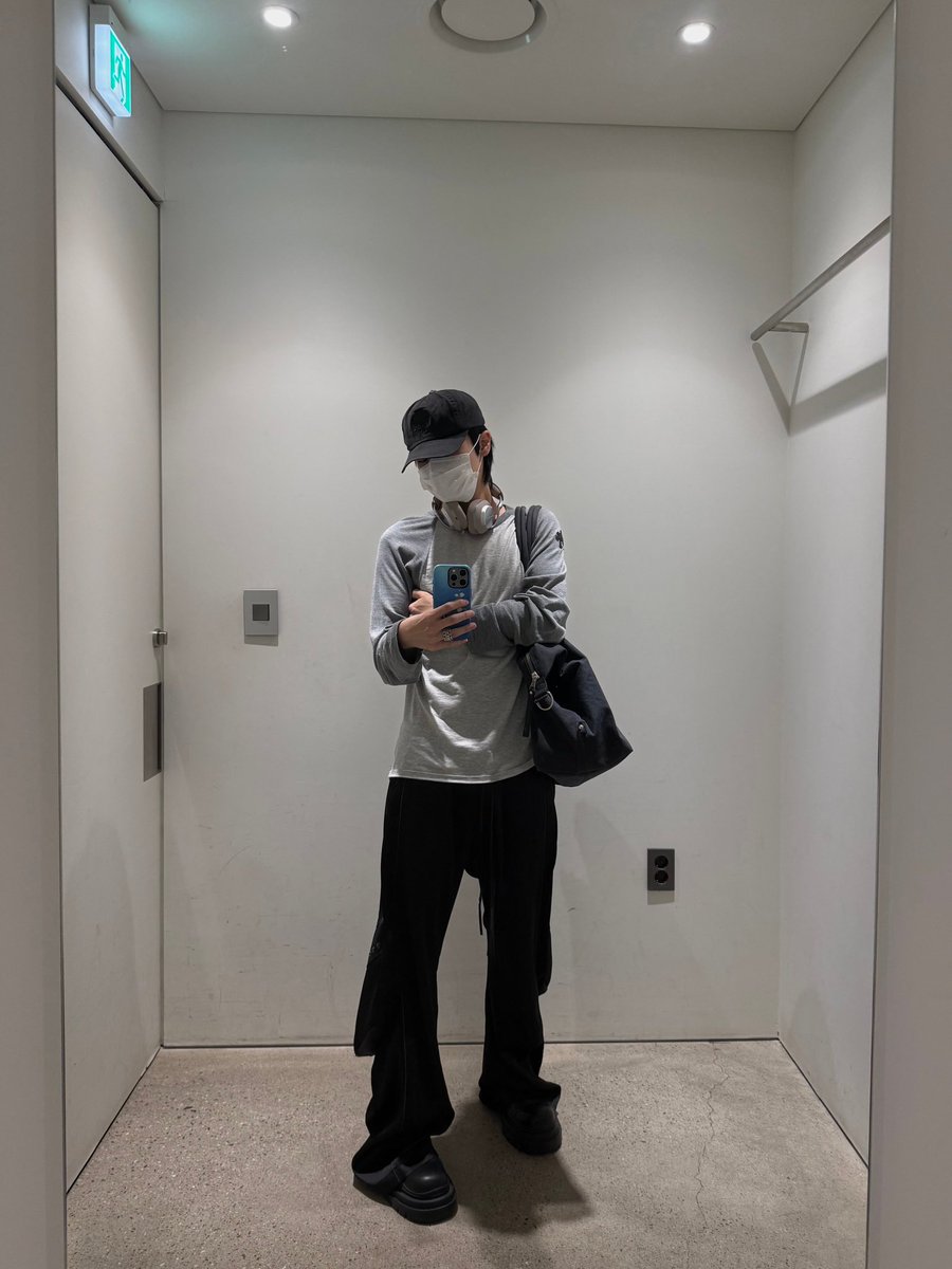 leowoned's tweet photo. 260803 plus chat update 🦁💬

🦁 ♠️
🦁 guess what day it is today ~~
🦁 it’s the day we get to watch the trailer together ~~ 

#LEO #리오 https://t.co/rtMgJjzNXB