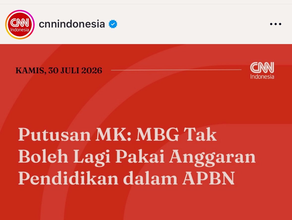 MuhadklyAcho's tweet photo. Nah, berarti yang selama ini bilang kalau anggaran MBG ga mengambil jatah anggaran pendidikan yang 20%, itu menurut MK sudah TERBUKTI bohong dan melanggar konstitusi. Makanya sekarang udah ga boleh lagi pakai anggaran pendidikan. https://t.co/RwqobHbZ50