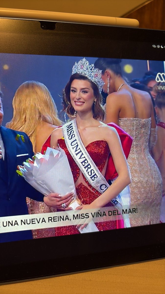 luteweko's tweet photo. ERAS TU AMOR HERMOSAAA, TE AMOOOOOOOO #missuniversochile https://t.co/50j61fzv4t