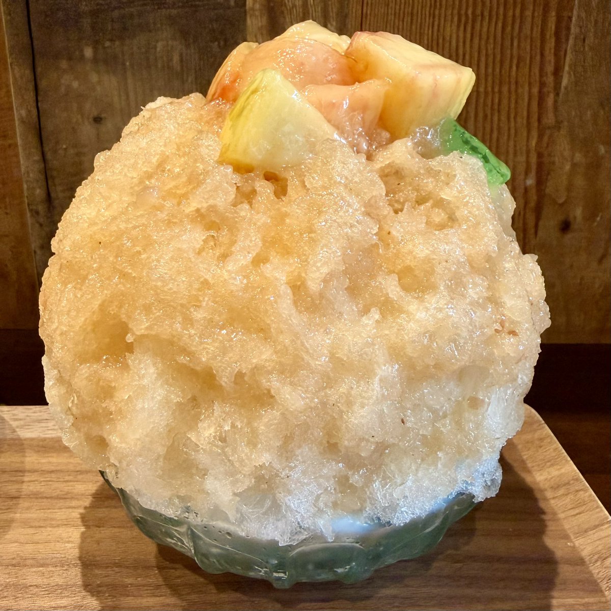 氷屋ぴぃす」 「桃レアチーズ」 桃の品種はミスピーチ 桃のミスコンで