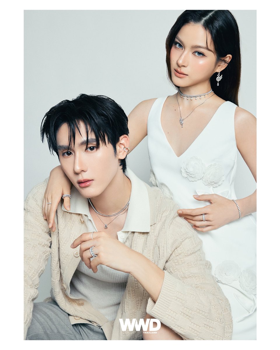 WWDThailand's tweet photo. เปิดแฟชั่นเซตแรกจาก เอมี่ ทสร, บุ๊ค กษิดิ์เดช และพรีม ชนิกานต์ ร่วมถ่ายทอด ความสง่างาม ใน WWD Thailand ฉบับเดือนสิงหาคม ผ่านเครื่องประดับคริสตัลจาก Swarovski ตั้งแต่ต่างหู สร้อยคอ แหวน ไปจนถึงกำไล

#WWDThailand 
#Swarovski
#BookKasidet
#emiamily
#primiily https://t.co/IjCfHRShUL