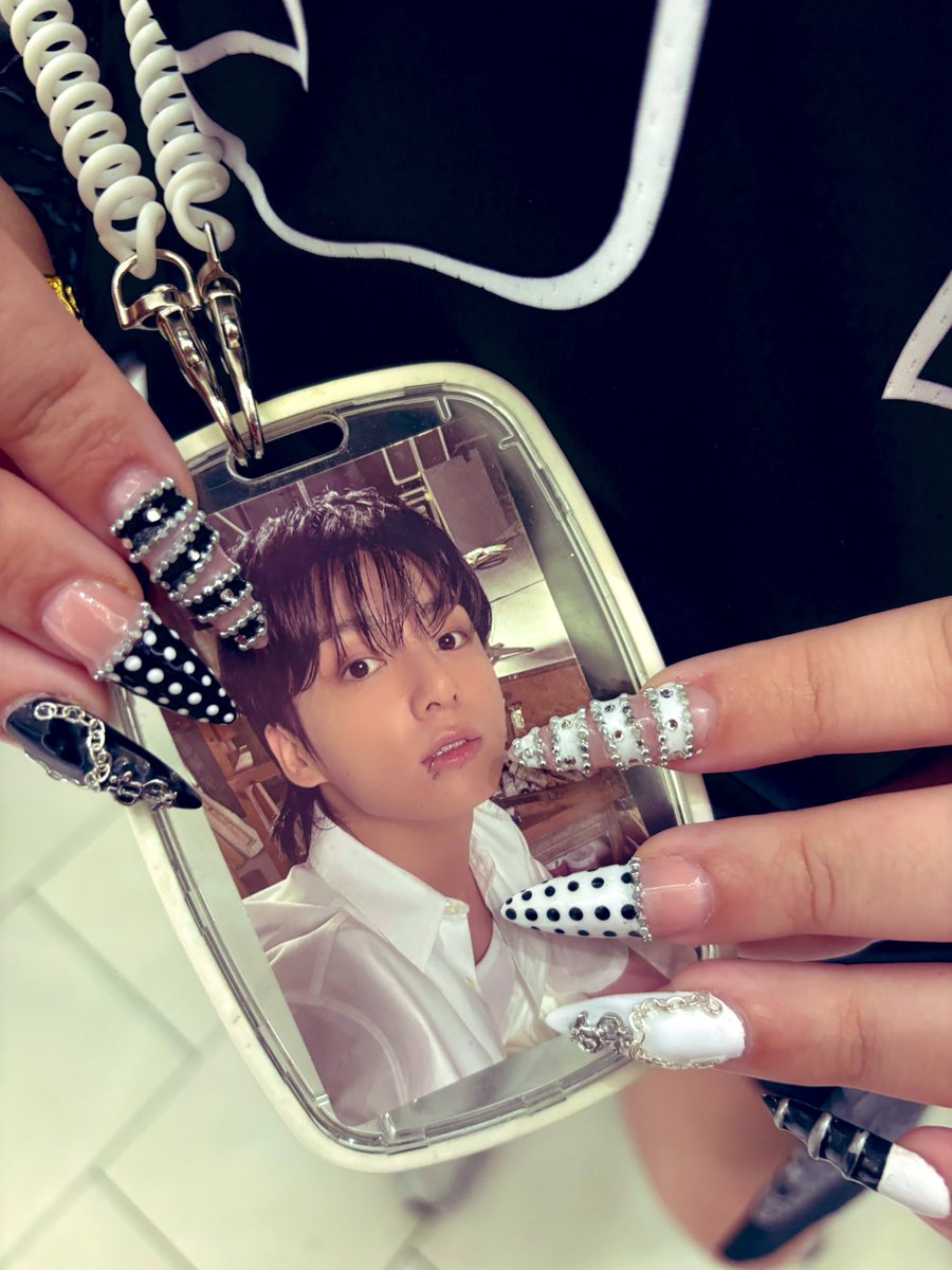 WONMRK's tweet photo. #foreverjungkooksgirl https://t.co/Estptqlt0x