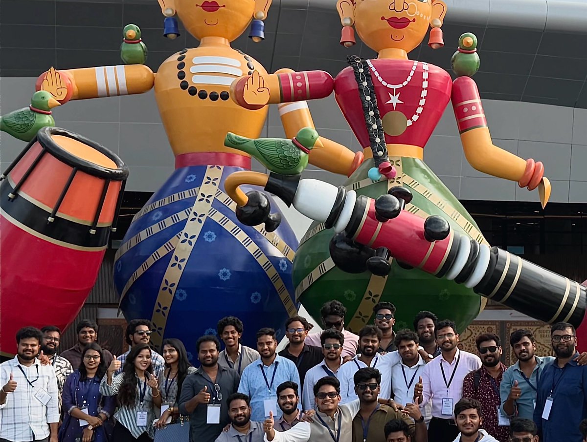 UttarandhraNow's tweet photo. 🚨

విశాఖ అల్లూరి సీతారామరాజు అంతర్జాతీయ విమానాశ్రయం ప్రారంభోత్సవం సందర్భంగా 

వైజాగ్ ఇన్‌ఫ్లుయెన్సర్లకు ప్రత్యేక ఆహ్వానం అందజేసిన జిఎంఆర్ సంస్థ వారు

#ASRIA #Visakhapatnam https://t.co/qYM5pxV0po