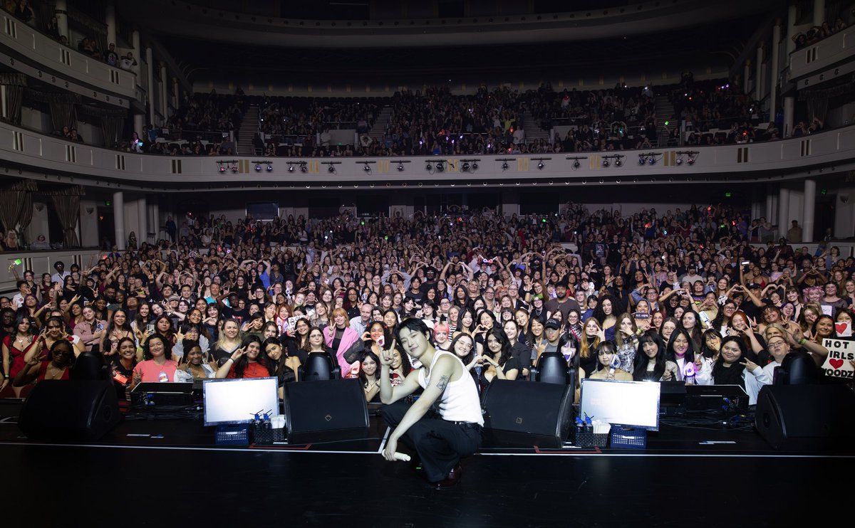 c_woodzofficial's tweet photo. [📷] 
260802
2026 WOODZ WORLD TOUR＇Archive. 1＇ IN ST. PETERSBURG

🧡St. Petersburg MOODZ들과
함께 보낸 행복한 Sunday Night💙

이번 주도 멋진 여니 생각하면서
힘내서 한 주를 달려보자구요💪

#WOODZ #우즈
#Archive1 #Archive1_in_StPetersburg https://t.co/XIre6XIYPZ