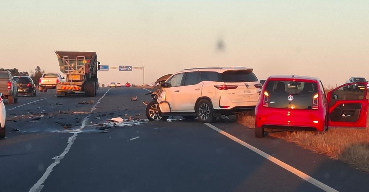 lnnocent191535's tweet photo. DCCIDENT ALERT: MP - WITBANK
N4/N12 split
Reports of an accident at the split.
Expect delays. Emergency services on scene.
Drive with caution.
π Location: https://t.co/G8gjqpKojQ
#MPTrafficAlert
#N4 #N12 #Witbank #RoadSafety #ArriveAlive https://t.co/IYEAsmqt1o