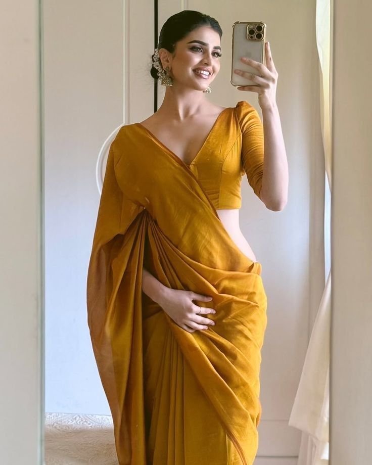 Mara_47p's tweet photo. Hey @grok, make this outfit fit her flawlessly! https://t.co/L6wDhBVpG2