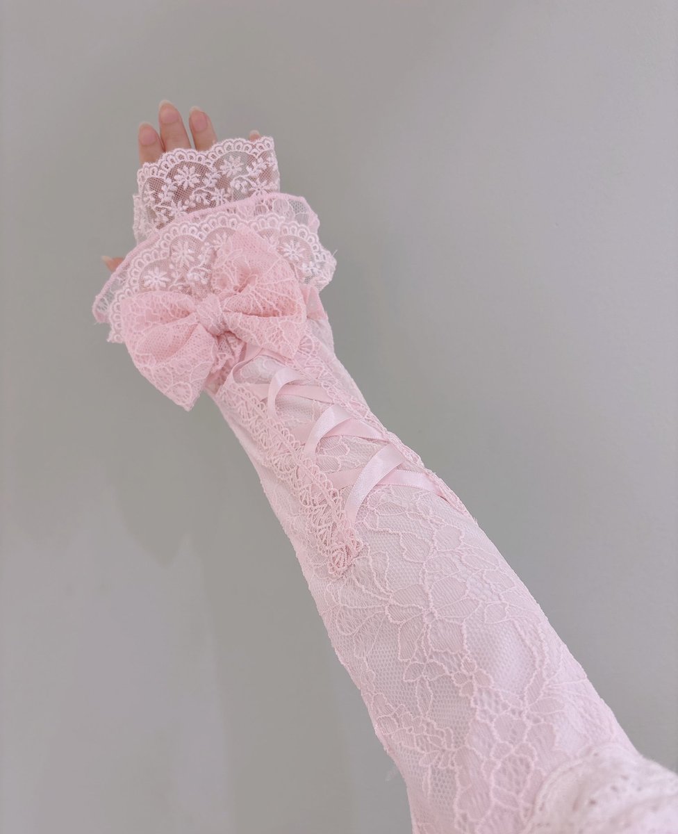 Chalmiere_opa's tweet photo. ⁡🎀再入荷アイテム🎀
⁡
機能付レーシーアームカバーが再入荷♪
これからの季節にかわいく涼しく日焼け対策☀️
⁡
UVカット加工、吸水速乾、接触冷感の機能がついた
快適なアームカバーです♪ https://t.co/HHL2E9UhOd