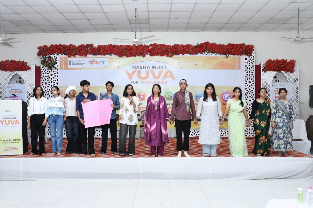MYB_SWM's tweet photo. @mybharatgov 
@MYBRajasthan 
@PMOIndia 
@mansukhmandviya 
@YASMinistry 
@dmsawaimadhopur 
Nasha Mukti Yuva for Viksit Bharat Competitions at Sawaimadhopur Rajasthan. 
District Collector Sh Kanaram, IAS graced the occasion with his esteemed presence. https://t.co/ASMMwaTye2