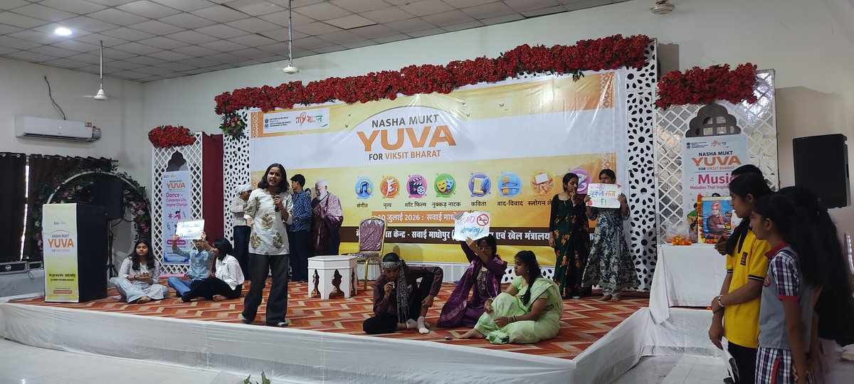 MYB_SWM's tweet photo. @mybharatgov 
@MYBRajasthan 
@PMOIndia 
@mansukhmandviya 
@YASMinistry 
@dmsawaimadhopur 
Nasha Mukti Yuva for Viksit Bharat Competitions at Sawaimadhopur Rajasthan. 
District Collector Sh Kanaram, IAS graced the occasion with his esteemed presence. https://t.co/ASMMwaTye2