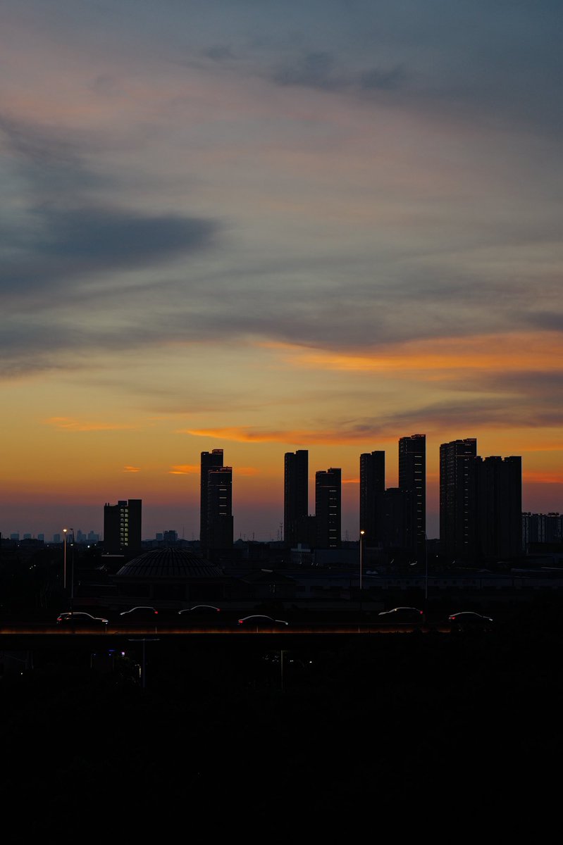 wuuuuzach's tweet photo. 🌆 https://t.co/t48KuYn4Aw