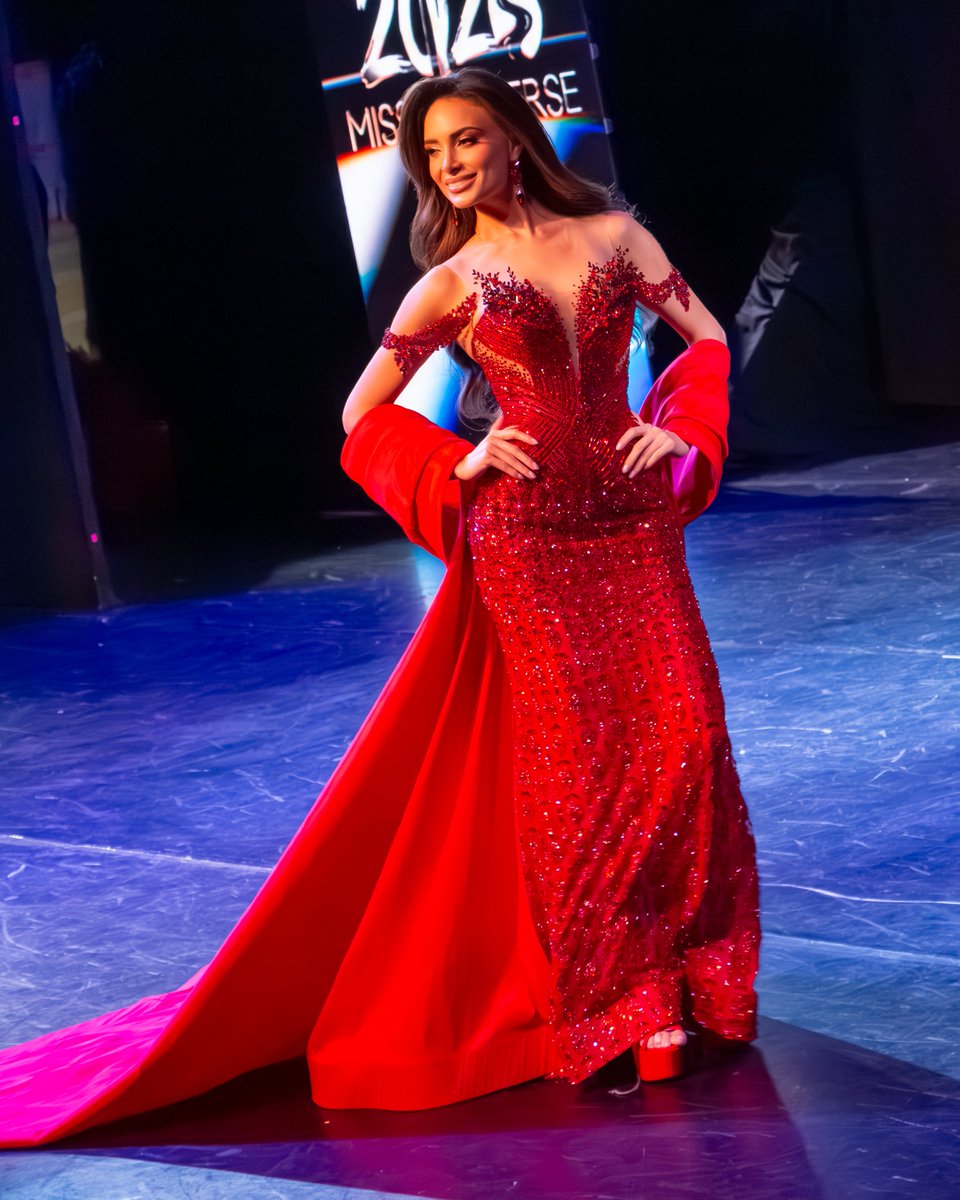 Gold_Misses's tweet photo. Las reinas de Keno coronada con el mismo color de vestido ❤️ Chile 🇨🇱 y Argentina 🇦🇷 

#MissUniversoChile #MissUniversoArgentina https://t.co/rJJ7D3e1gk