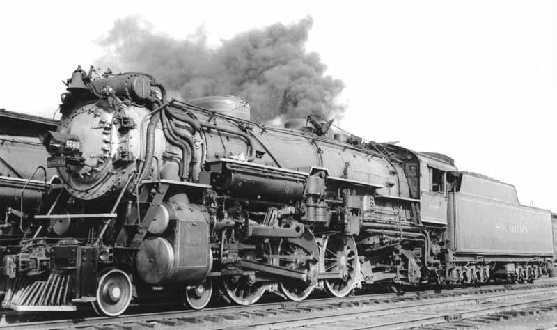 BeytienJoshua's tweet photo. Credit: Frank Ardrey collection

#1930s #vintage #blackandwhitephotography #Steam #TRAIN #trains https://t.co/8YYzLWNm6f