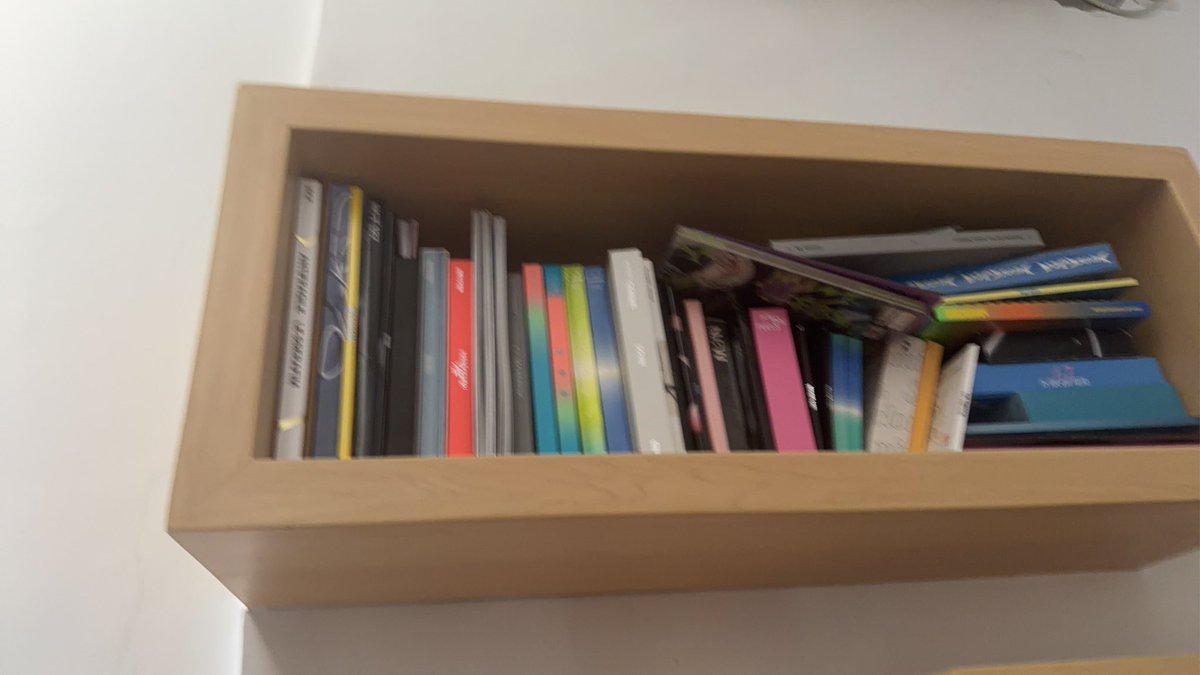 harrodxes's tweet photo. kira kira ada yang mau ga aku jual album only for 20k-40k only -pc aja nanti dapat freebies pc ofc nyak hehehehe #wts #album #zonauang #zonabeli https://t.co/tS37yleDNM
