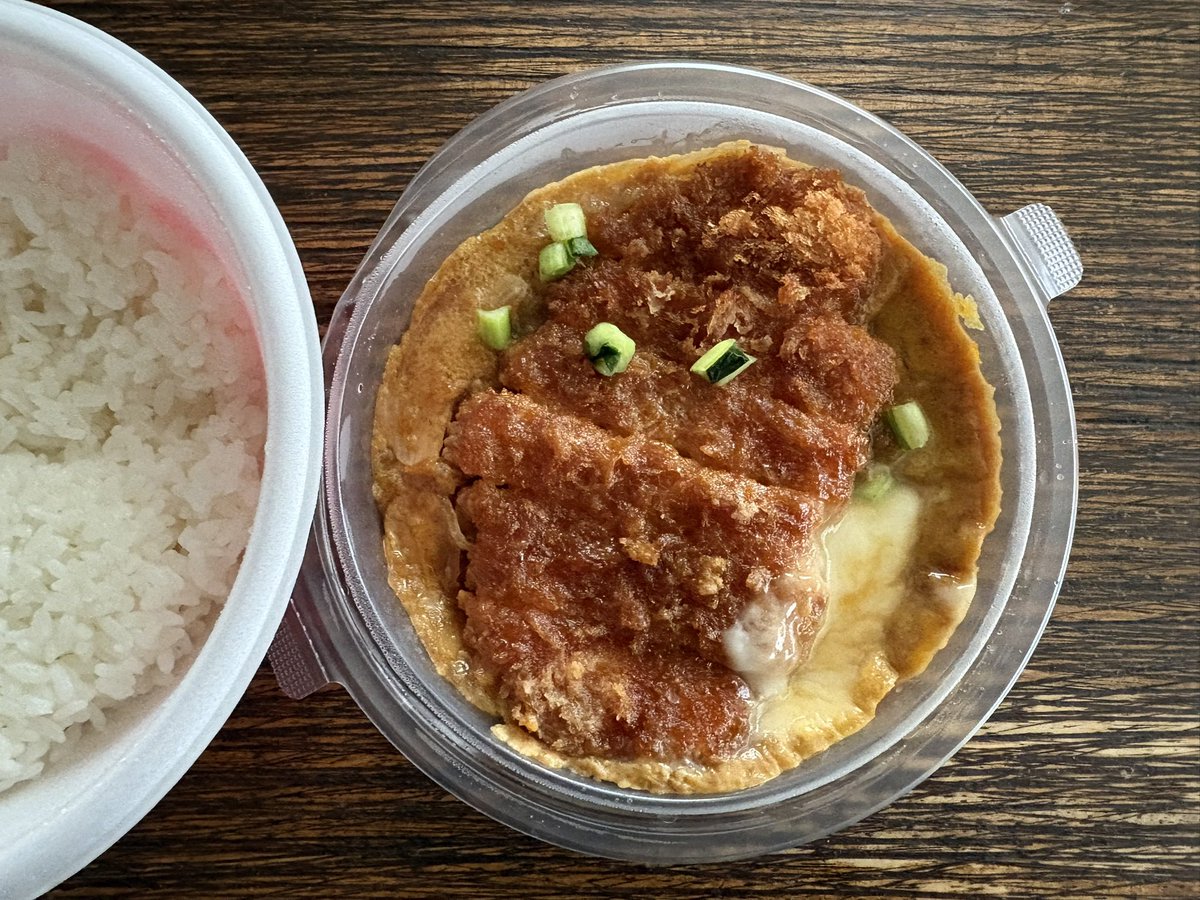 zzspr's tweet photo. 友達宅で酔い覚ましに美味しいカフェオレとゼリーをいただきながらお喋りとか。ただただ人と遊ぶだけの贅沢で楽しい1日だった。で、帰宅後セコマのかつ丼食べちゃった
　
そういえば、朝、実家LINEに買った温湿度計の画像乗せたら、兄弟からも温度計の画像が届いてた。もう夏に関東には帰れない… https://t.co/kefDdEYdXo