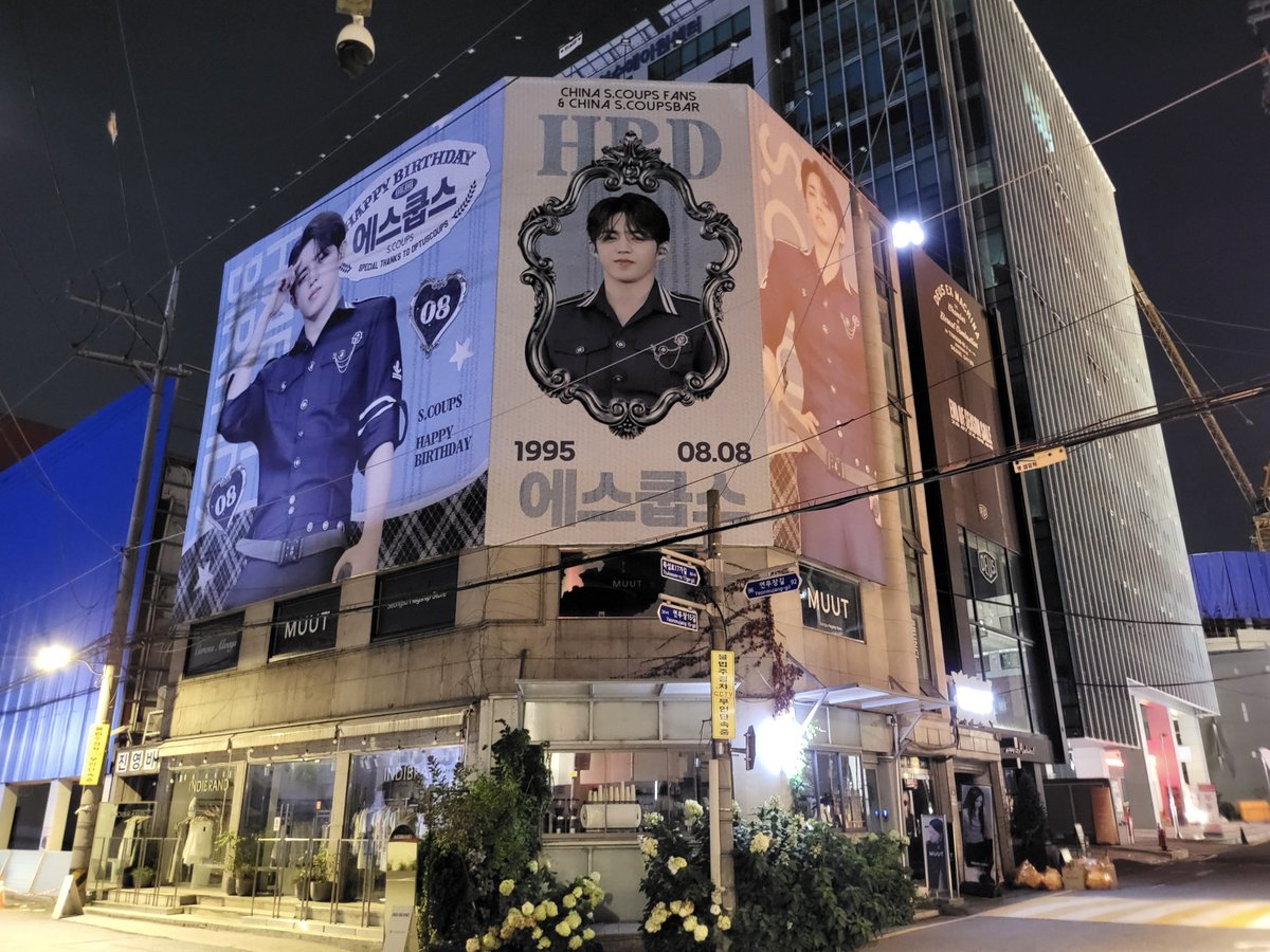 SCoupsBar_CN's tweet photo. 𝐑𝐎𝐒𝐀𝐑𝐈𝐔𝐌——𝟏𝟗𝟗𝟓𝟎𝟖𝟎𝟖
𝟐𝟎𝟐𝟔 𝐒.𝐂𝐎𝐔𝐏𝐒 𝐃𝐀𝐘 𝐏𝐑𝐎𝐉𝐄𝐂𝐓
𝐏𝐀𝐑𝐓 𝟖세계 최초 — 성수 200㎡ 초대형 벽면 래핑 광고｜사진

대형 벽 스티커가 출시되었습니다! 성수에서 함께 만나요!

#에스쿱스 #승철
#SCOUPS #エスクプス https://t.co/O9v3W5MRvF