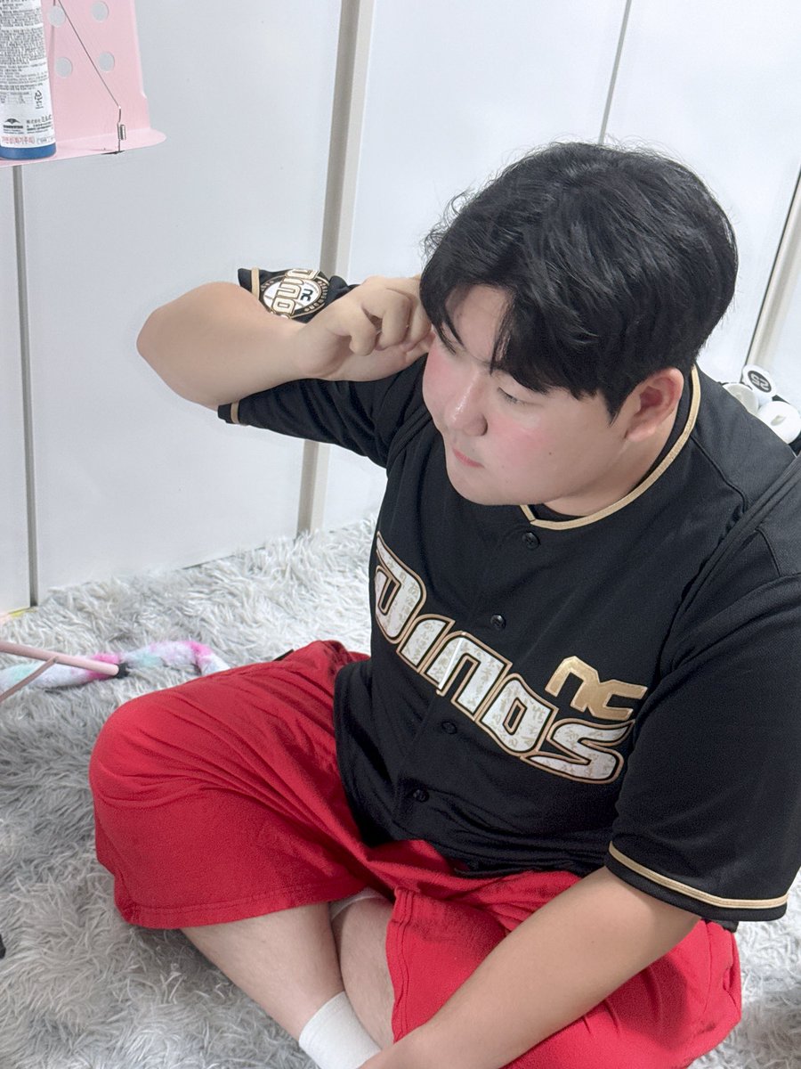 mnx_ea's tweet photo. 트친소

02년생 반오십 
노래방,코노좋아합니다⚾️
ESTJ
운동 조금씩 하는중 💪

편하게 다가와 주세요 👻 https://t.co/5SyfFV8p0p