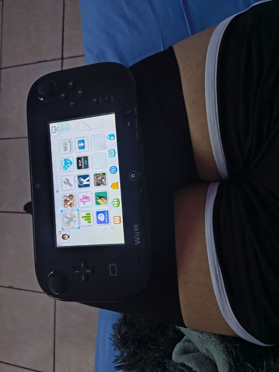 Neon_x64's tweet photo. Pues ya pude probar la Wii U jsjsjs https://t.co/F6hAC09E5j
