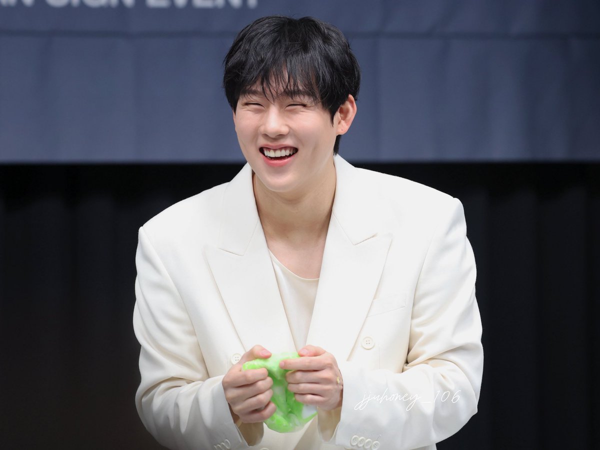jjuhoney_106's tweet photo. 260725 

보조개로 왁뿌뽈 하는 중 💚

쭈보싶 ᵒ̴̶̷̥́ ·̫ ᵒ̴̶̷̣̥̀

#주헌 #joohoney #몬스타엑스 #monstax https://t.co/kImdIMaogO