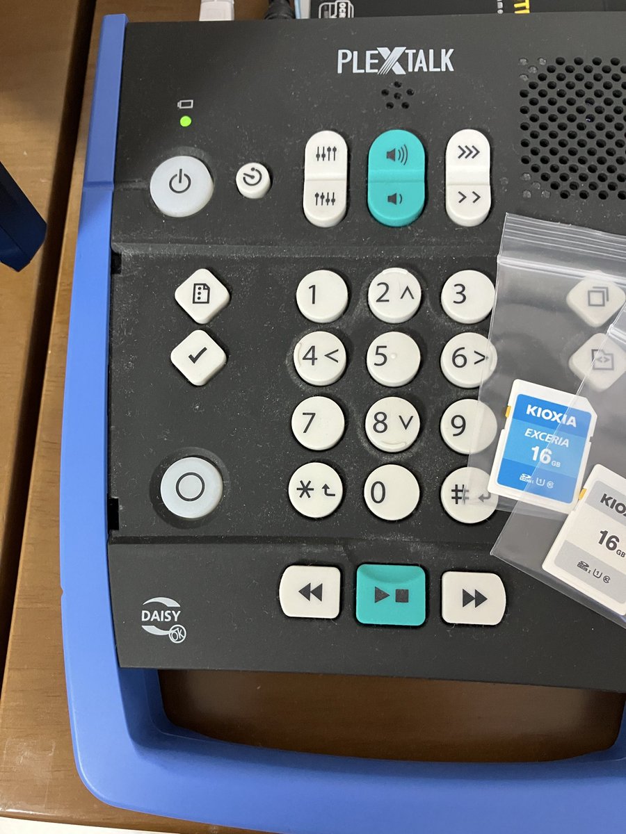 yurisanlongcane's tweet photo. 日本点字図書館発行の「にってんセレクトパック夏」をSDカードに入れてもらう予定。70冊位本が入ってくるよ😳
デイジー図書を再生する機材(PTR3)内臓メモリや、手持ちSDカード内の図書を整理しました。めっちゃ時間かかったー💦
#デイジー図書 #PTR3 https://t.co/MT9PEQtX5H