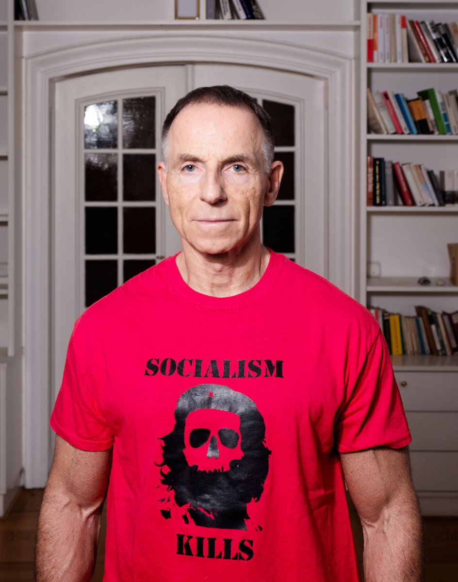 RZitelmann's tweet photo. Ein AfD-Fan beschimpfte mich als "linksversifft", weil ich Chrupalla wegen seinem Vorbild Norbert Blüm kritisiert hatte. Der andere, weil ich ein "Che Guevara-T-Shirt" beim AUFERA Fest getragen habe. Für jene, die vielleicht nicht so gut sehen können, hier nochmal das T-Shirt in Nahaufnahme.