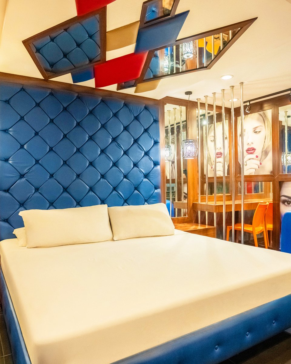 VictoriaCourtVC's tweet photo. Bold colors. Bold moments. 🎨 The De Stijl Room at Victoria Court Las Piñas transforms modern art into an unforgettable escape. Download the VC+ app and discover a stay that's anything but ordinary. ❤️ #VictoriaCourt #Staycation #ThemedRooms #BookNow https://t.co/bAattFjp44