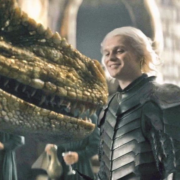 Nxcr21's tweet photo. #HouseOfTheDragon 
انا راااجع اشووفك سيرني حنيني اليك https://t.co/DWYctnMhRH