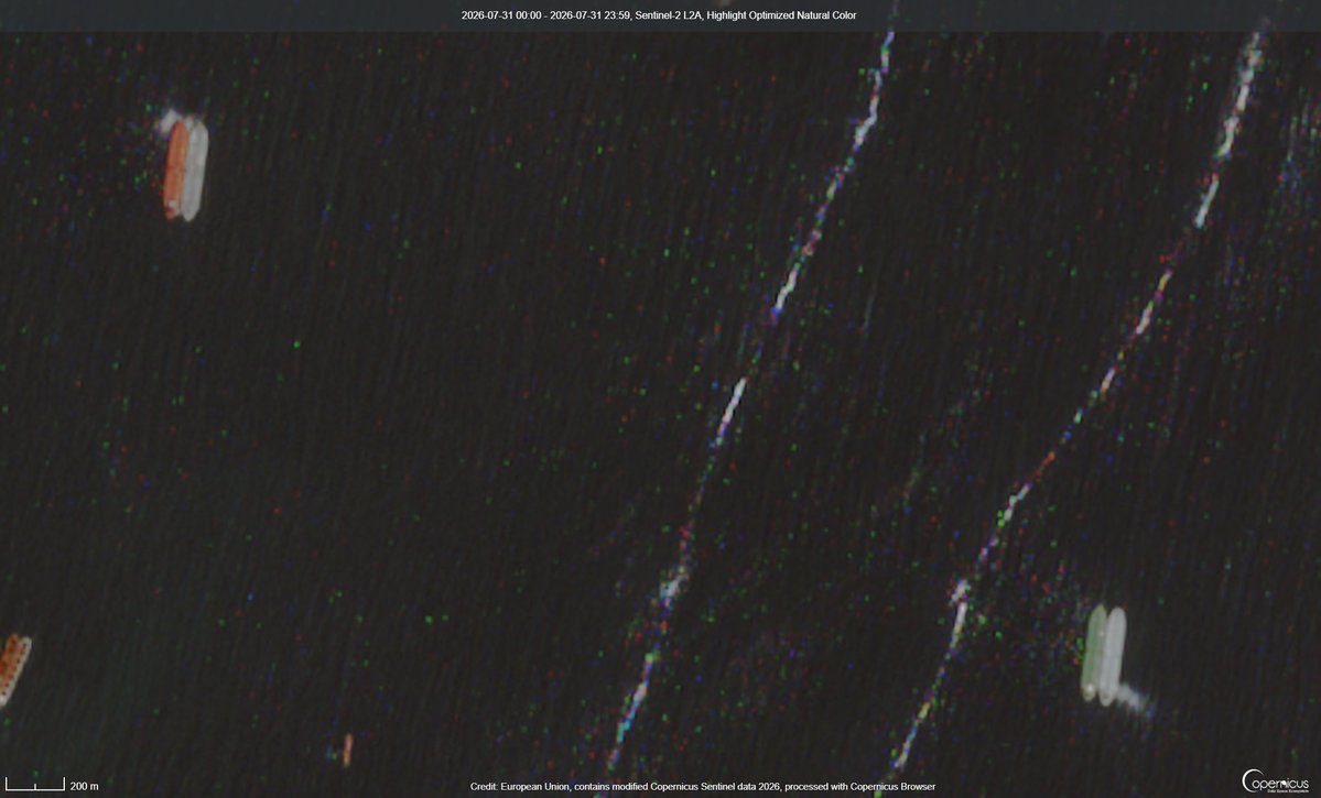 JavierBlas's tweet photo. Despite all the "closed" talk about the Strait of Hormuz, a lot of oil keeps leaking, and the number of STS operations in the Gulf of Oman has climbed. All counted, probably ~5m b/d is flowing dark via SoH. Another reason why the physical market has weakened. https://t.co/mqKsavGeAv