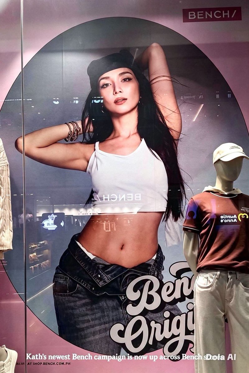 KathReid05's tweet photo. Gets na gets mo kung bakit ang daming brands ang nagtitiwala kay @bernardokath

 One look, and she owns the whole space without even trying. 💛✨ 

#KathrynForBench 🛍️
#BenchOriginals 👑 https://t.co/lgbJJZkoGx