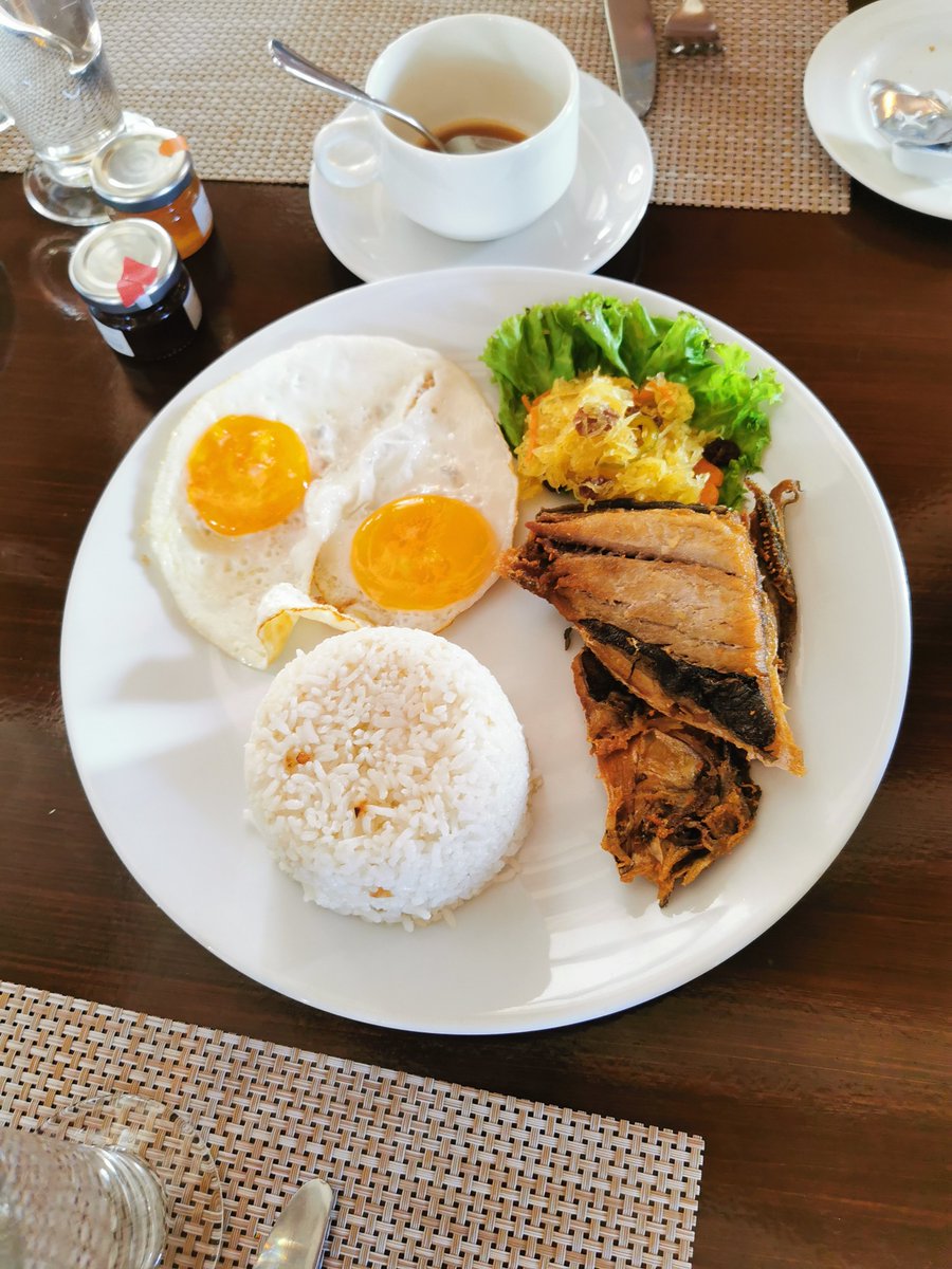 jojopollack's tweet photo. #Balesin #ToscanaVillage #Breakfast #BrewedCoffee #Omelette #TapSiLog #DaingSiLog https://t.co/MC6IvJ1iWk