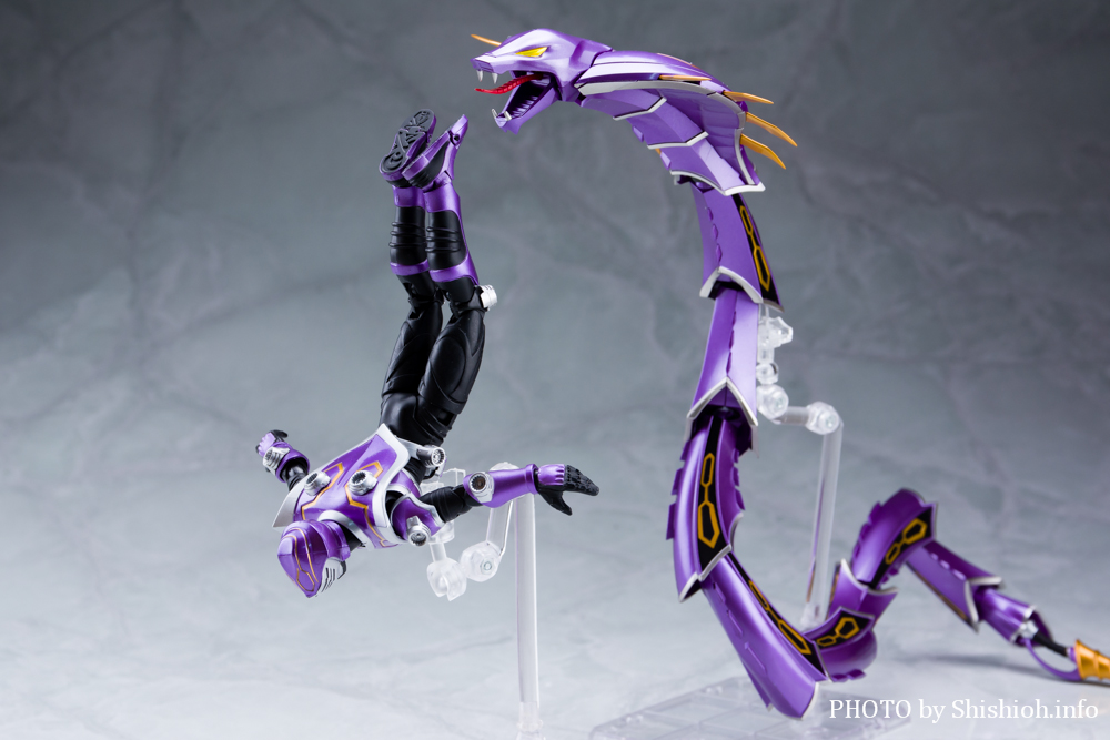 shishiohinfo's tweet photo. 【魂ネイションズ商品】

『S.H.Figuarts ジェノサイダー(1.ベノスネーカー)』

▼ 詳細レビュー
[https://t.co/nHvIjtLDsK]

「ここか?祭りの場所は」（浅倉威）

#SHFiguarts #フィギュアーツ #t_shf #バンダイスピリッツ https://t.co/tKClTF5Y7A
