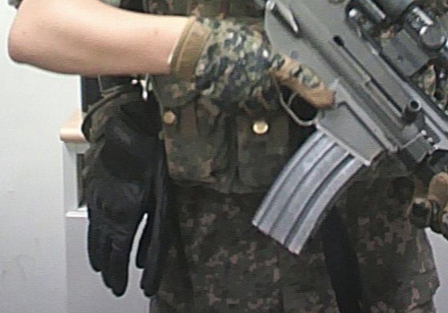 NDOC_04KR's tweet photo. 대한민국 국군에 보급되는 전투형 장갑은 가죽과 천 소재로 되어 있으며, 너클 부위에 보호 소재 및 보강재를 적용하여 충격으로 인한 부상을 방지합니다. 해당 장갑은 3M 장갑과 함께 작업용 장갑으로도 활용되며, 군 훈련 시에도 사용되고 있습니다. 개인적으로는 선호하는 보급품 중 하나입니다. https://t.co/l5U7w2B1YK