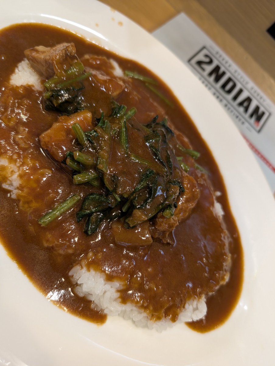 hiroki_whity's tweet photo. 月曜日しか出会えない奇跡✨ 弐番亭の2NDIANカレー！🍖肉増し×🌿ほうれん草バターという悪魔的トッピング😈 甘辛濃厚ルーに溺れるフワフワの塊肉、そこにシャキシャキのほうれん草がアクセントになって…箸が、いやスプーンが止まらん！！🥄 食べなきゃ損！ #2NDIAN #弐番亭 #限定グルメ https://t.co/pBsMh0K9rS