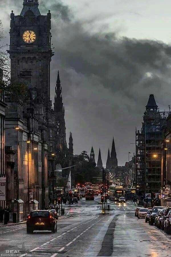 earthwhisperss's tweet photo. Rainy day in Edinburgh 🏴󠁧󠁢󠁳󠁣󠁴󠁿 https://t.co/i11kPM0fVg