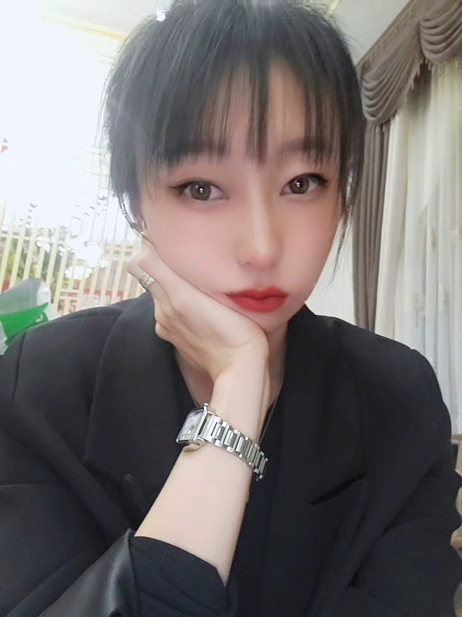 ZLYCSBWW's tweet photo. 曝光一个大奶骚逼 https://t.co/8jSzYYzpV7